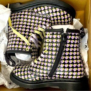 Dr Martens 1460 patent heart lace up boots 💜🖤💛